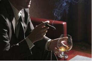 酒精导致强直性脊柱炎.jpg 酒精导致强直性脊柱炎.jpg