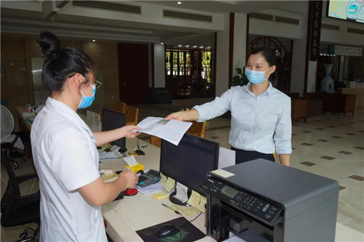 “一站式”出入院服务 让患者就医更便捷01.jpg “一站式”出入院服务 让患者就医更便捷01.jpg